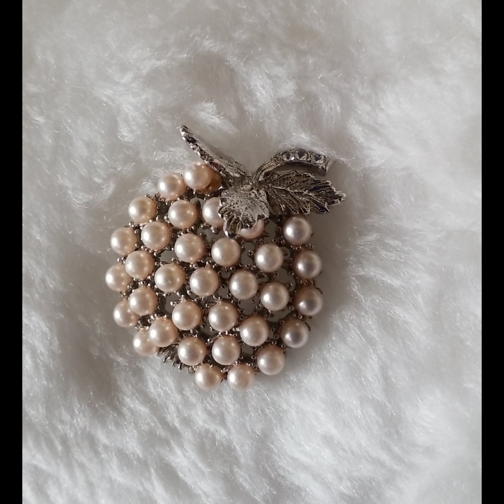 ORA Pearl and Rhinestone Brooch - Picture 4 of 7